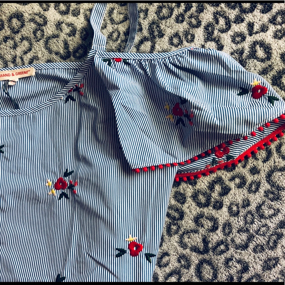 pinstripe top with flower embroidery 🍒💙 - Picture 2 of 3